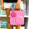 zawieszka-pokrowiec-ze-sztuccami-omiepod-bubble-pink-omie-04.webp